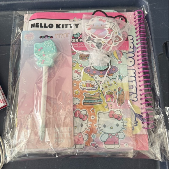 Hello KittySketchbook,2 pens,and puffy sticker play set& assorted stickers - Picture 3 of 11